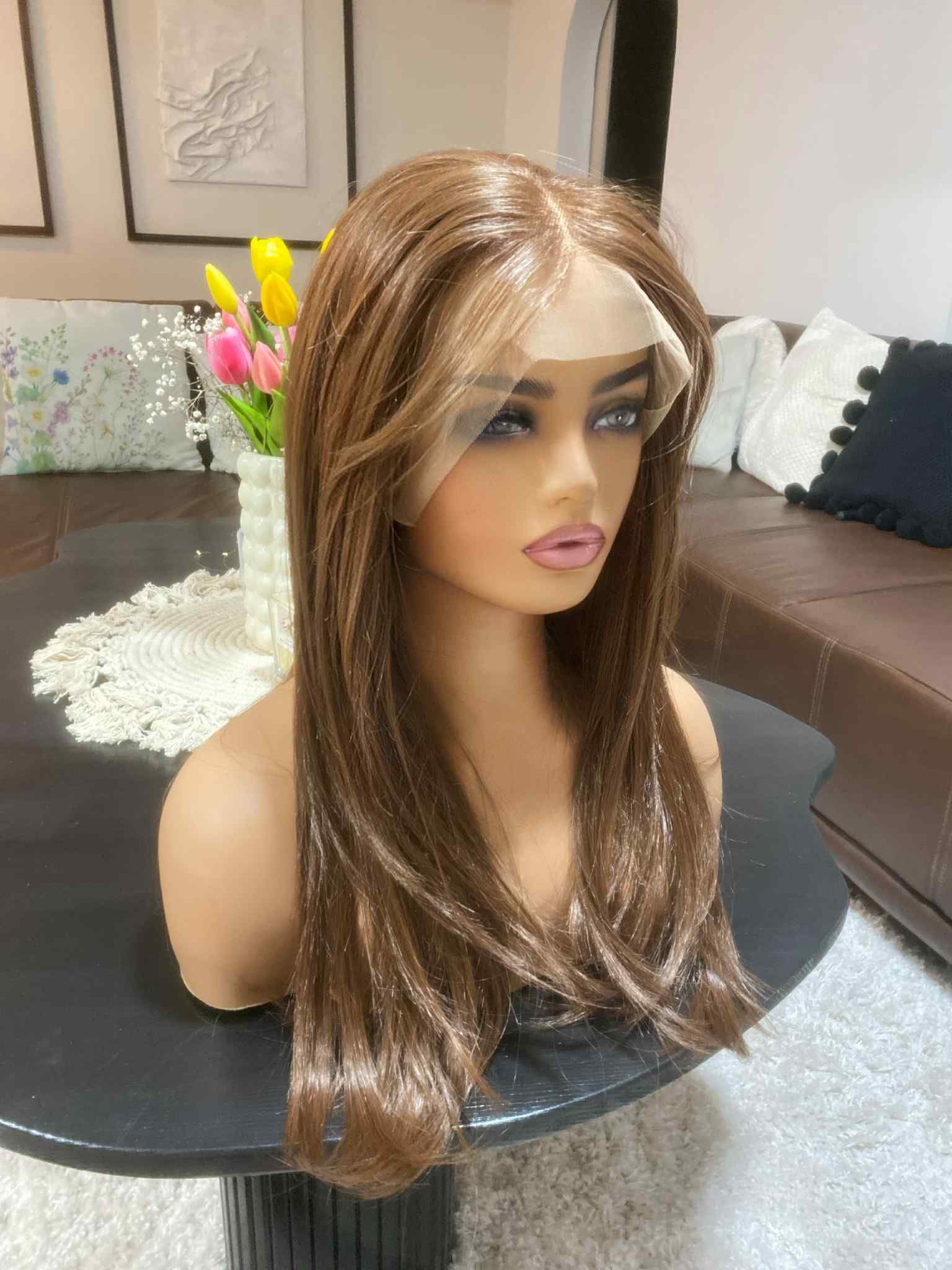 Hosszú világosbarna kemoterápiás paróka